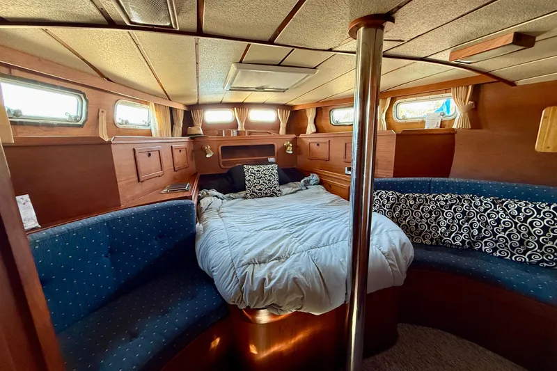 Slide: The Image of Owners aft stateroom - 34