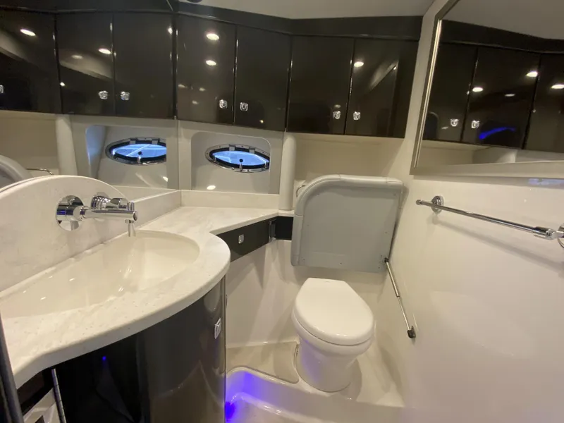 Slide: The Image of Luxurious bathroom on the 2018 Formula 45 Yacht. - 33