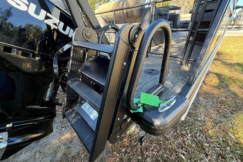 Slide: The Image of 2026 Viaggio Lago Z-B boat with Suzuki engine and foldable boarding ladder. - 33