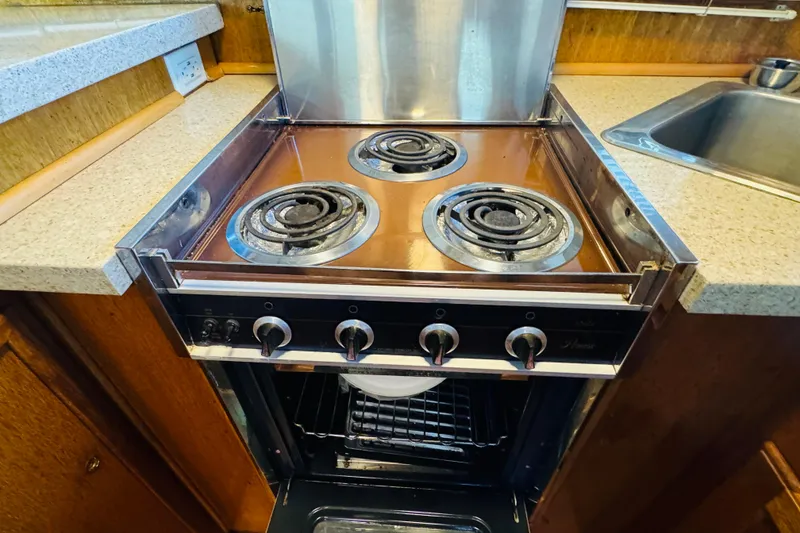 Slide: The Image of 1978 Californian 42 LRC kitchen with electric stove and oven, featuring four burners. - 36