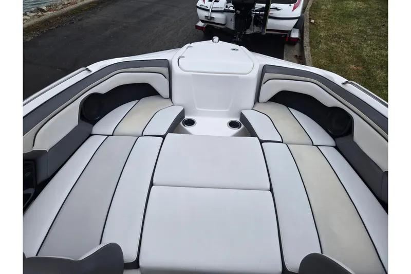 Slide: The Image of 2017 Yamaha Boats 212 Limited S interior with cushioned seating and cup holders. - 18