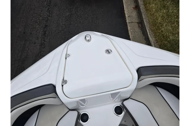 Slide: The Image of 2017 Yamaha Boats 212 Limited S bow with storage compartment and seating. - 19