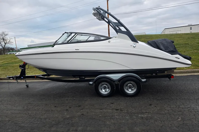 Slide: The Image of 2017 Yamaha Boats 212 Limited S on trailer, parked outdoors. - 4