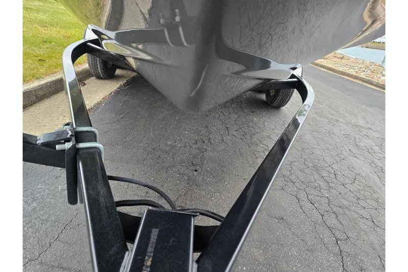 Slide: The Image of Trailer view of 2017 Yamaha Boats 212 Limited S on pavement. - 7