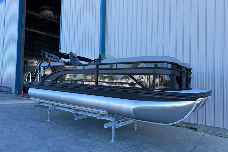 The Image of 2026 Bennington 22 SSR pontoon boat displayed outside a large warehouse. - 1