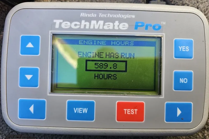 Slide: The Image of Rinda Technologies TechMate Pro displaying 589.8 engine hours for Cobalt 293, year 2000. - 115