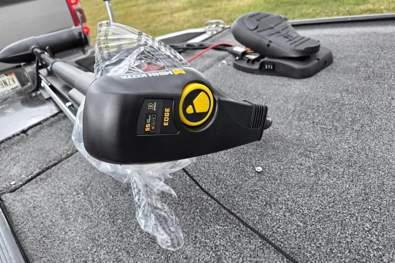 Slide: The Image of 2021 Tracker Bass Tracker Classic XL with Minn Kota Edge trolling motor. - 5