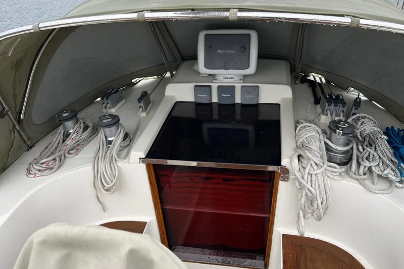 Slide: The Image of 2006 Tayana Cutter cockpit with navigation equipment and neatly coiled ropes. - 19