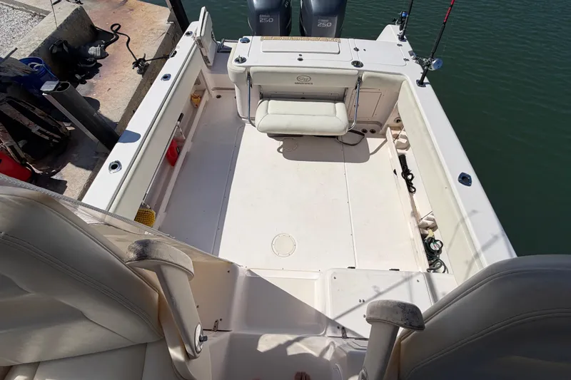 Slide: The Image of 2006 Grady-White Sailfish 282 boat interior with seating and fishing equipment. - 101