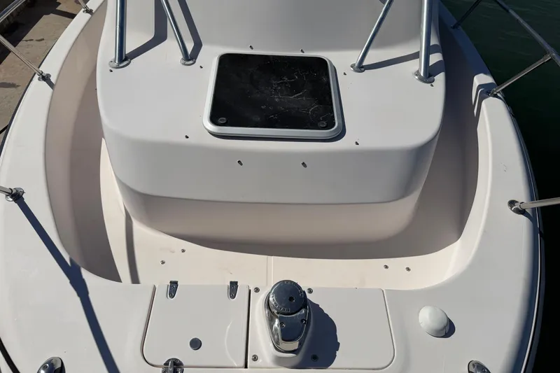 Slide: The Image of 2006 Grady-White Sailfish 282 boat deck with hatch and railing. - 170