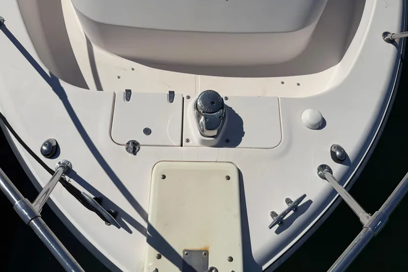 Slide: The Image of 2006 Grady-White Sailfish 282 boat deck with anchor winch and cleats. - 171