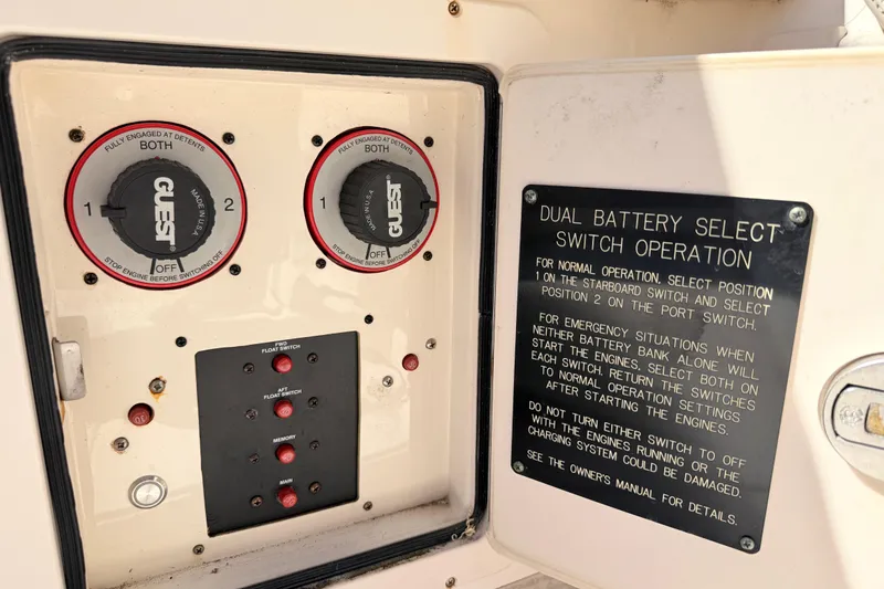 Slide: The Image of 2006 Grady-White Sailfish 282 dual battery switch panel with operation instructions. - 187
