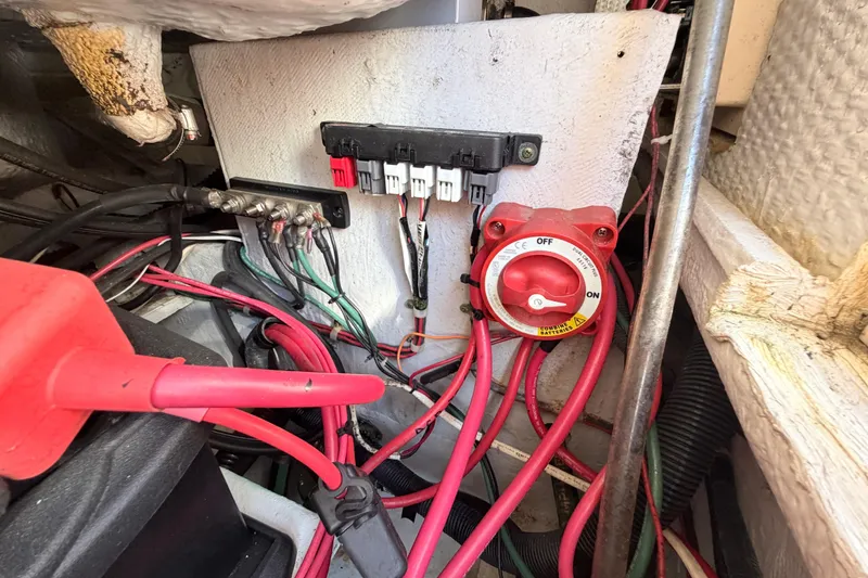 Slide: The Image of Electrical wiring and battery switch in 2006 Grady-White Sailfish 282 boat. - 197