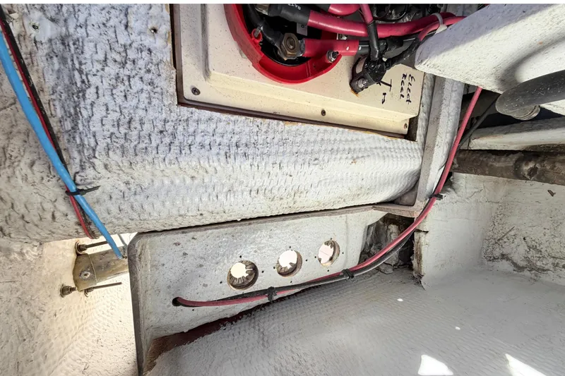 Slide: The Image of 2006 Grady-White Sailfish 282 boat interior wiring and components. - 205