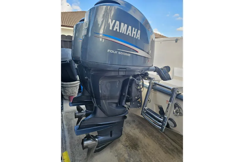 Slide: The Image of Yamaha Saltwater Series II propeller on 2006 Grady-White Sailfish 282 boat. - 3