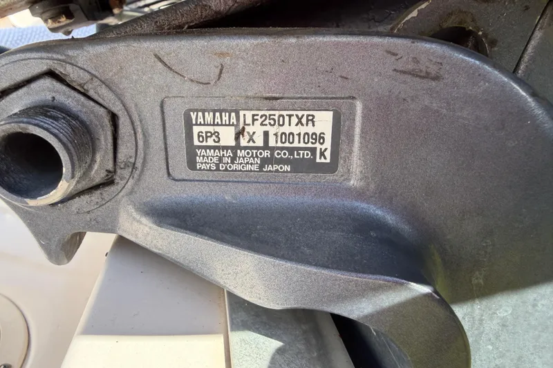 Slide: The Image of Yamaha LF250TXR engine label on 2006 Grady-White Sailfish 282 boat. - 47