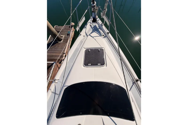 Slide: The Image of Deck view of 1996 Hunter 336 sailboat docked at marina. - 20