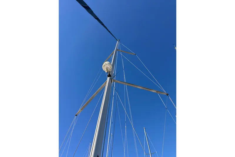 Slide: The Image of Tall mast of 1996 Hunter 336 sailboat against clear blue sky. - 26