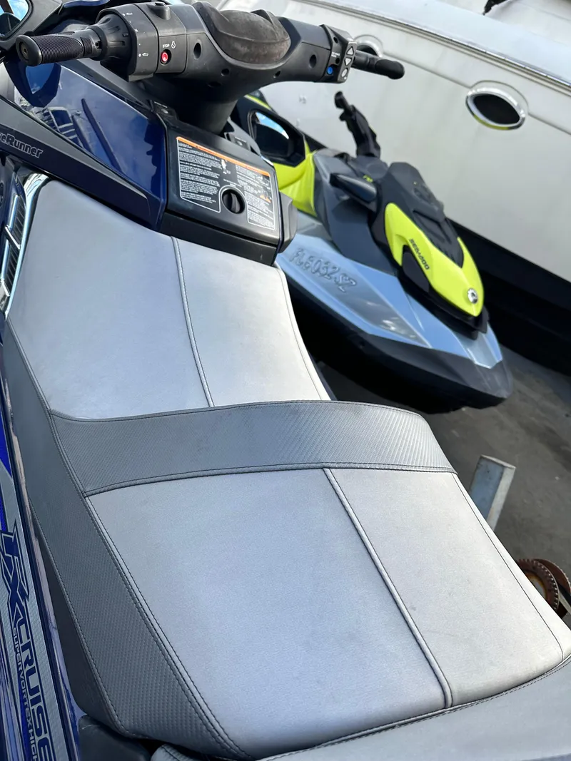 Slide: The Image of 2014 Yamaha WaveRunner FX Cruiser SVHO with gray seat, parked near another jet ski. - 7