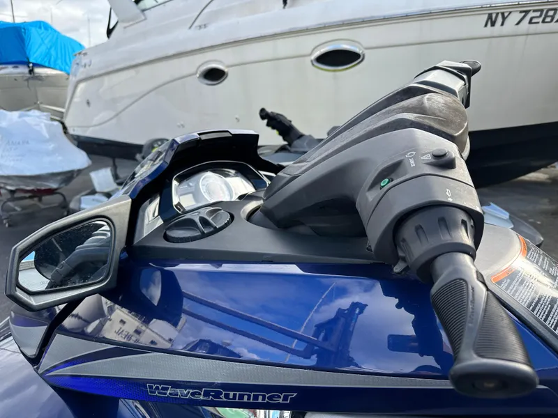 Slide: The Image of 2014 Yamaha WaveRunner FX Cruiser SVHO, blue, close-up of handlebars and controls. - 8