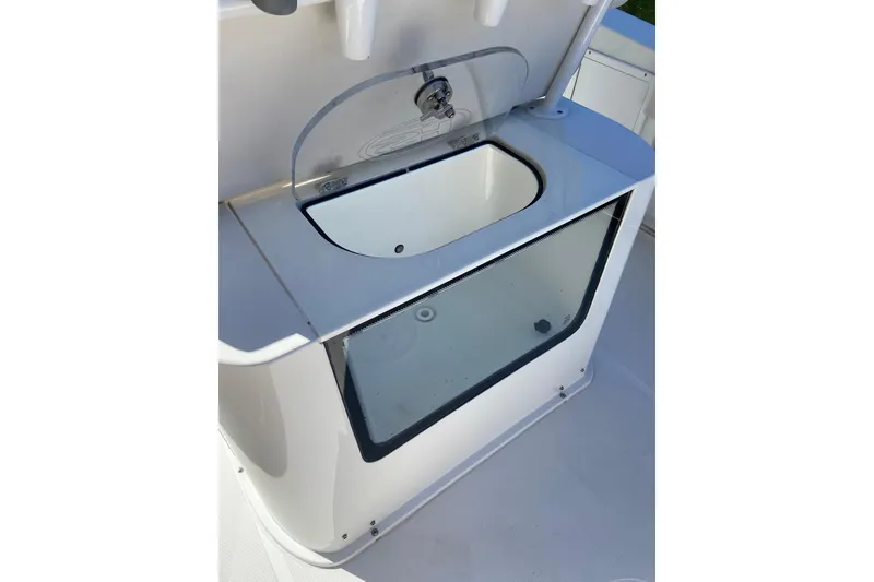 Slide: The Image of 2023 Sea Hunt Gamefish 27 livewell with transparent panel and lid. - 23