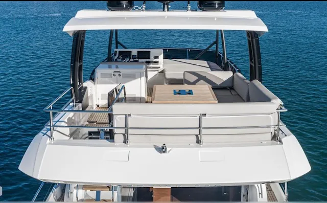 Slide: The Image of Prestige 520 FLYBRIDGE 2022 - 11