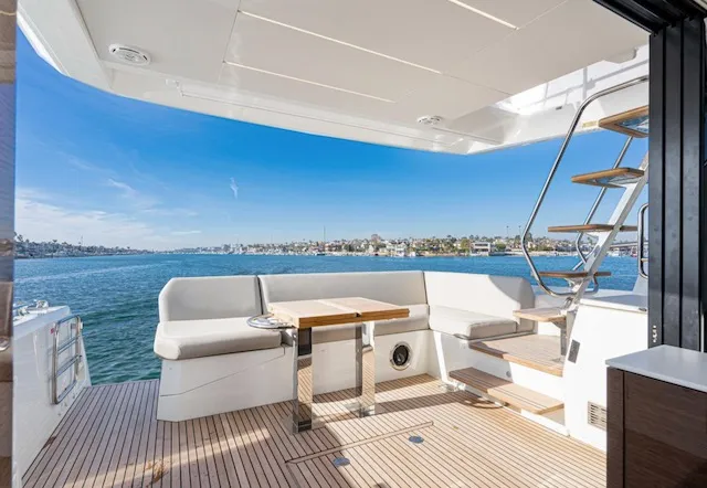 Slide: The Image of Prestige 520 FLYBRIDGE 2022 - 15