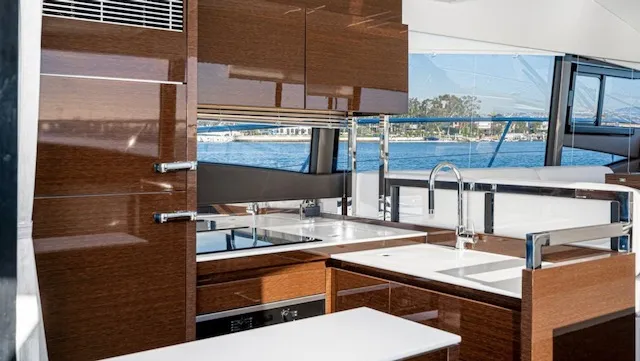 Slide: The Image of Prestige 520 FLYBRIDGE 2022 - 16