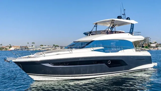 Slide: The Image of Prestige 520 FLYBRIDGE 2022 - 2