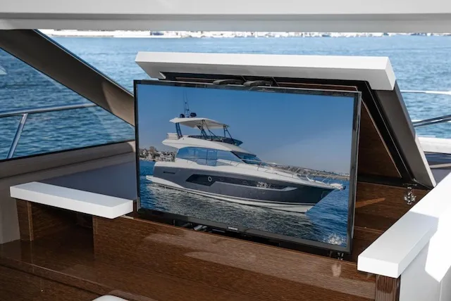 Slide: The Image of Prestige 520 FLYBRIDGE 2022 - 21