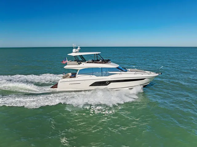 Slide: The Image of Prestige 520 FLYBRIDGE 2022 - 30