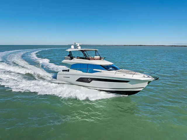 Slide: The Image of Prestige 520 FLYBRIDGE 2022 - 37