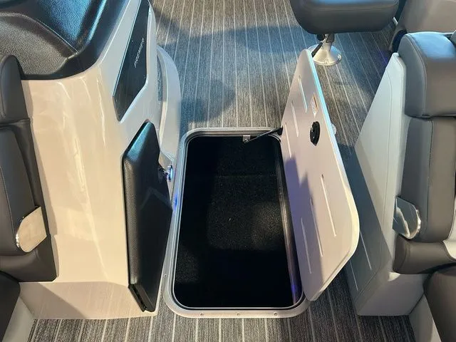 Slide: The Image of Premier 230 Solaris RL CL 2026 - 14