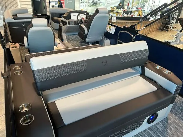 Slide: The Image of Premier 230 Solaris RL CL 2026 - 16