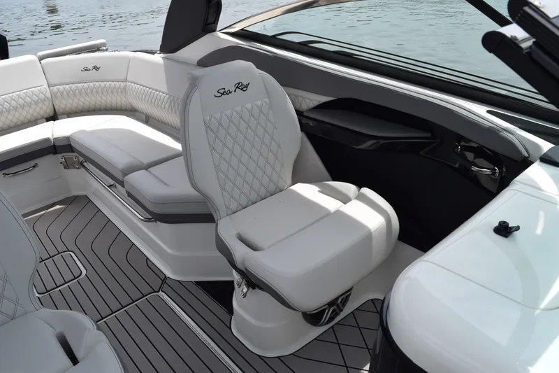 Slide: The Image of Sea Ray SLX 280 Outboard 2026 - 10