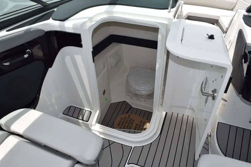 Slide: The Image of Sea Ray SLX 280 Outboard 2026 - 11