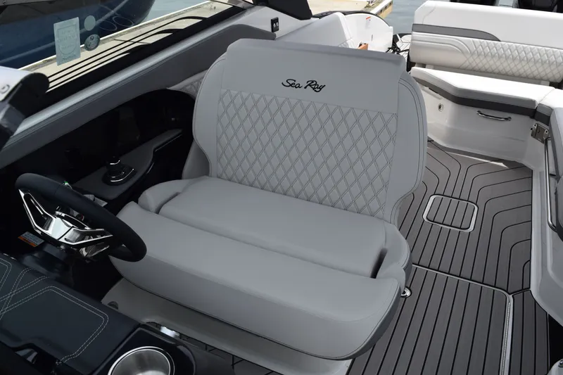Slide: The Image of Sea Ray SLX 280 Outboard 2026 - 13
