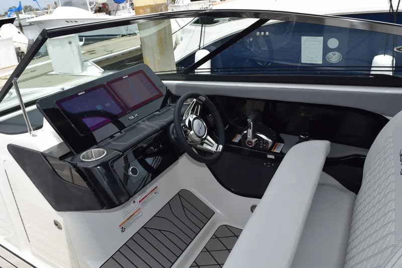 Slide: The Image of Sea Ray SLX 280 Outboard 2026 - 14
