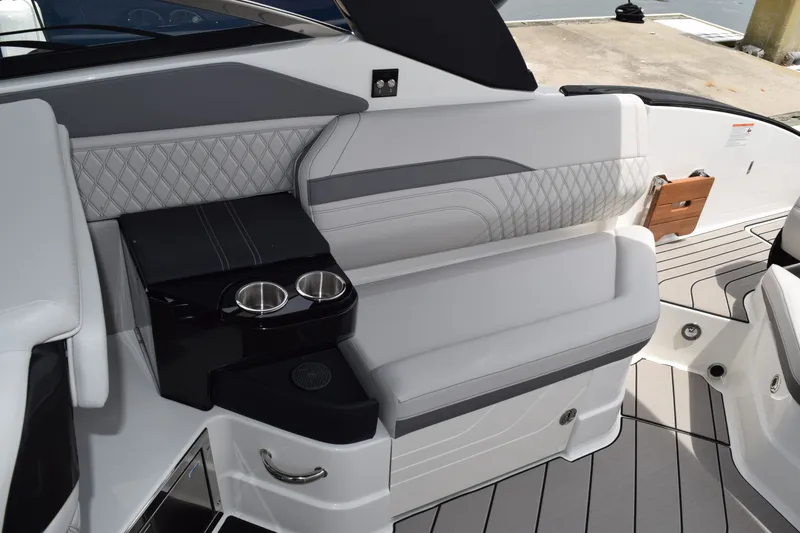 Slide: The Image of Sea Ray SLX 280 Outboard 2026 - 5