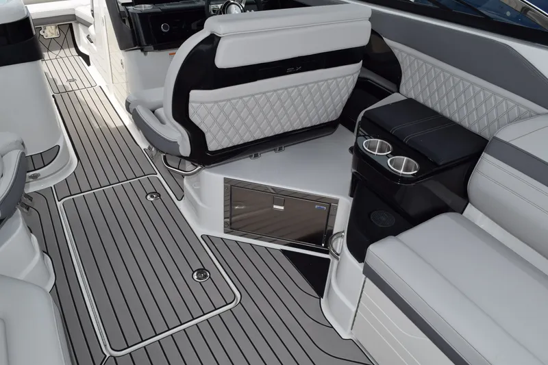 Slide: The Image of Sea Ray SLX 280 Outboard 2026 - 7