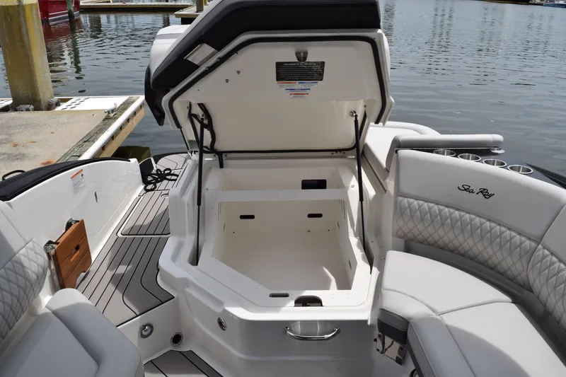 Slide: The Image of Sea Ray SLX 280 Outboard 2026 - 9