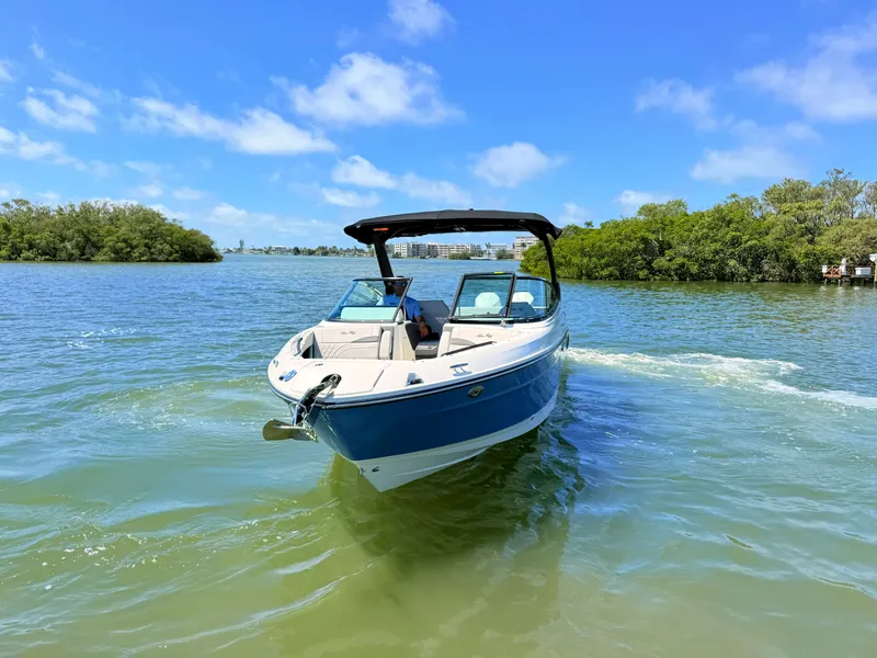 Slide: The Image of Sea Ray SLX 280 Outboard 2026 - 13