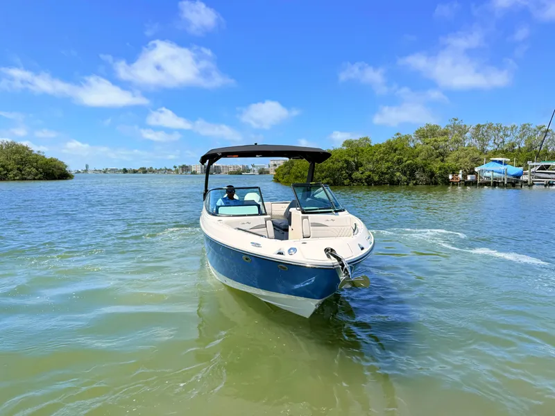 Slide: The Image of Sea Ray SLX 280 Outboard 2026 - 15