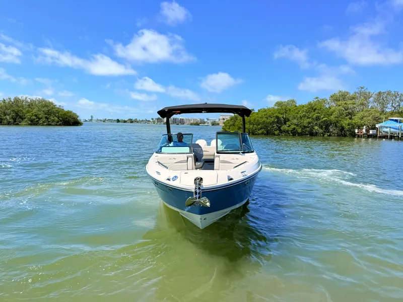 Slide: The Image of Sea Ray SLX 280 Outboard 2026 - 16
