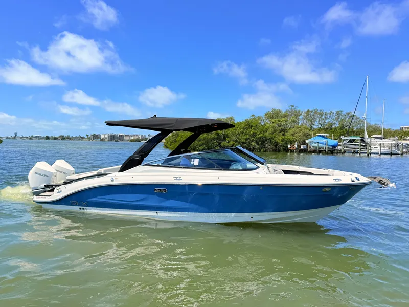Slide: The Image of Sea Ray SLX 280 Outboard 2026 - 18