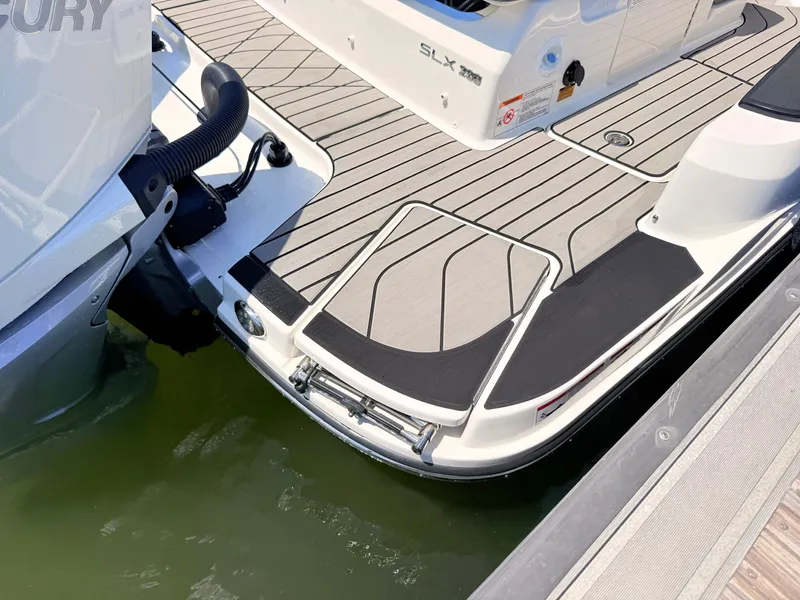 Slide: The Image of Sea Ray SLX 280 Outboard 2026 - 24