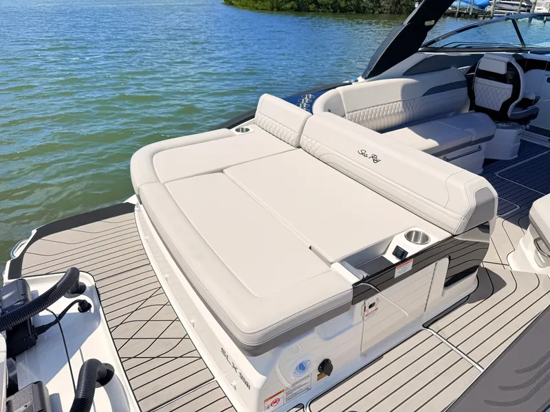 Slide: The Image of Sea Ray SLX 280 Outboard 2026 - 25