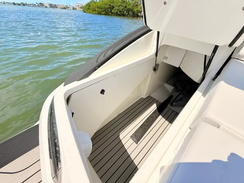 Slide: The Image of Sea Ray SLX 280 Outboard 2026 - 28
