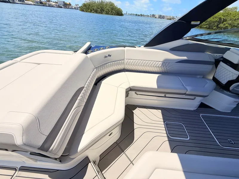Slide: The Image of Sea Ray SLX 280 Outboard 2026 - 33