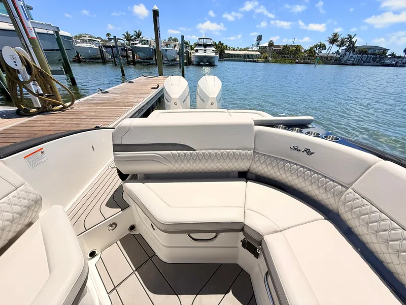 Slide: The Image of Sea Ray SLX 280 Outboard 2026 - 35